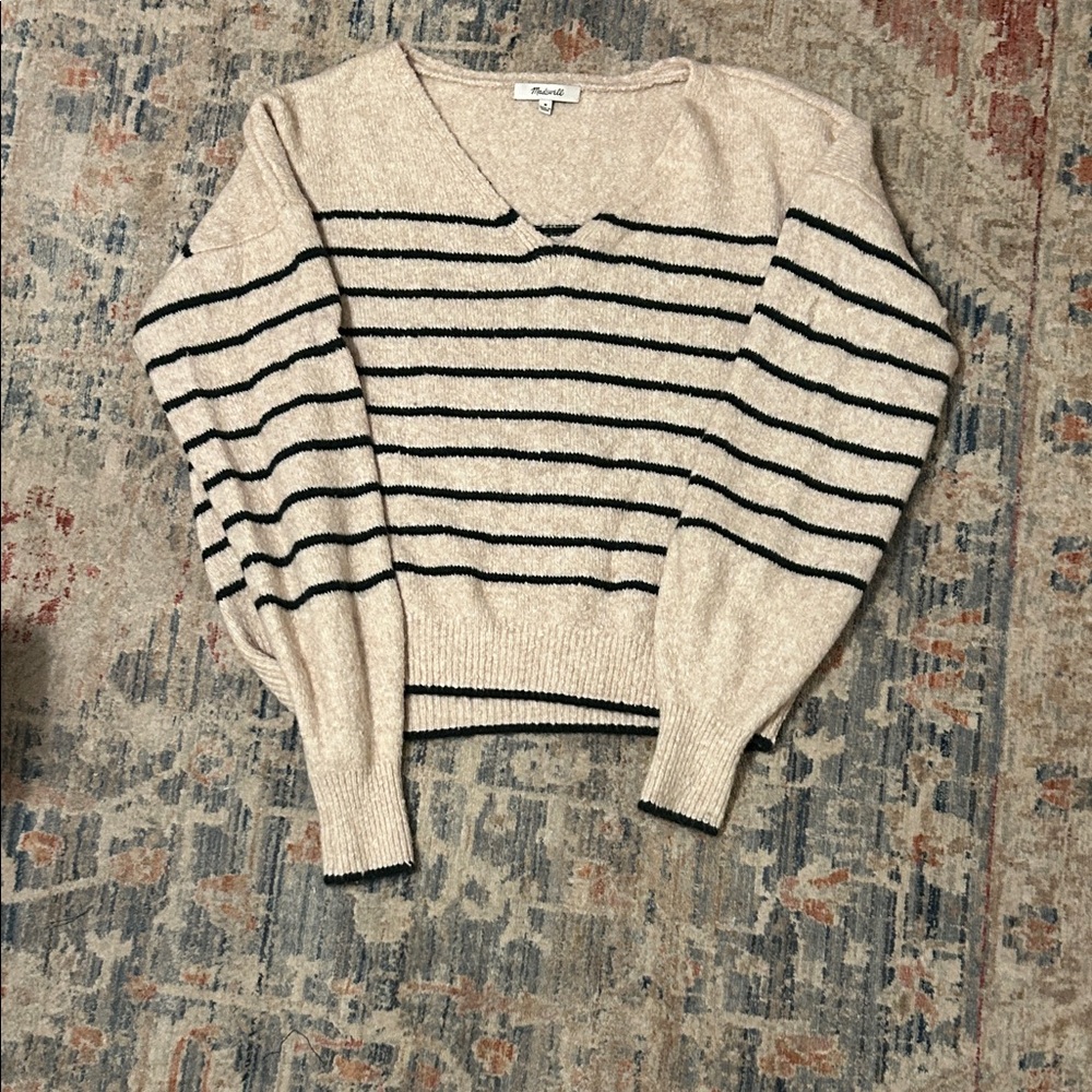 Madewell Barely Worn Forest Green StripeVNeckSweaterM Note is a shorter sweater